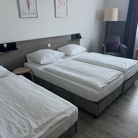 Prima Inn Hotel & Hof Neuruppin - Digitales & Rezeptionsloses Motel Екстер'єр фото