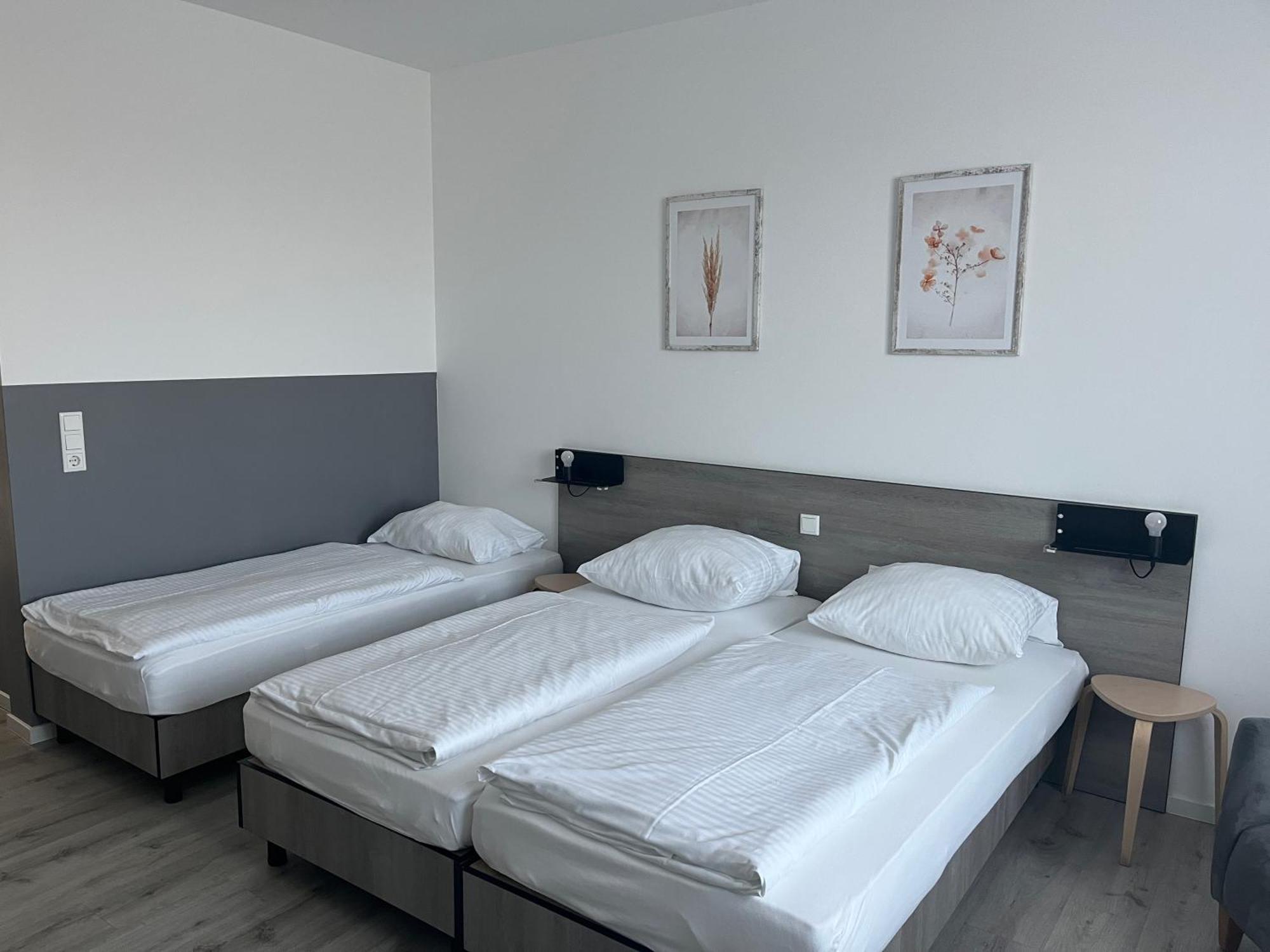 Prima Inn Hotel & Hof Neuruppin - Digitales & Rezeptionsloses Motel Екстер'єр фото