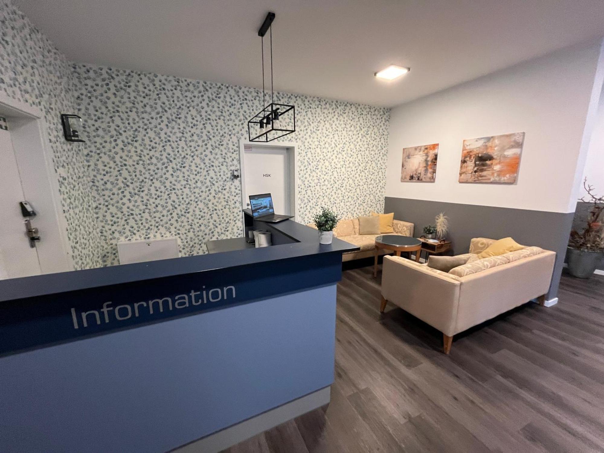 Prima Inn Hotel & Hof Neuruppin - Digitales & Rezeptionsloses Motel Екстер'єр фото